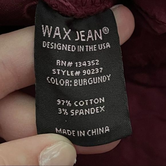 NWT Wax Jean Women's Distressed Rolled Cuff Shorts Burgundy Small - Picture 5 of 5